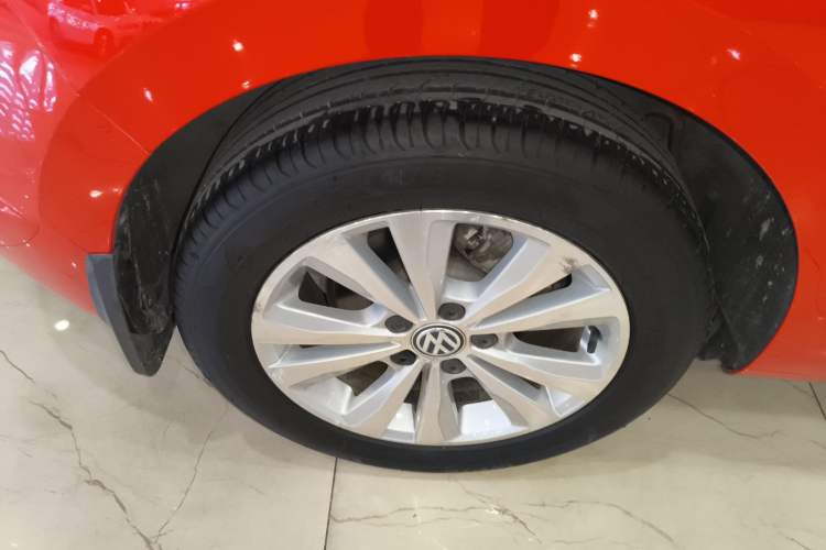 Used Volkswagen Golf Sportsvan 2016 180TSI Automatic Trend Model Right Rear Wheel Hub