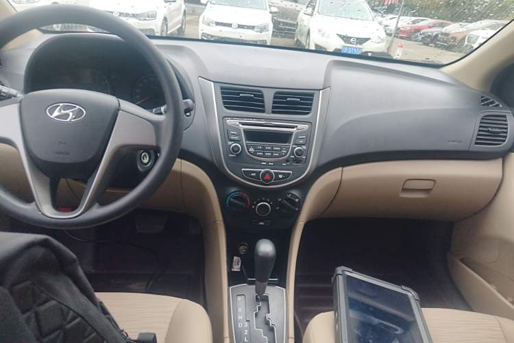 Used Hyundai Verna (older generation) 2014 1.4L Automatic Smart GLS Audio And AC Panel