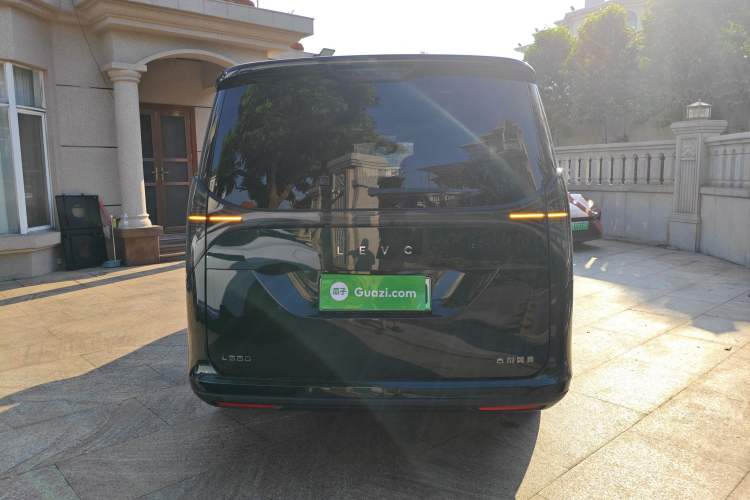 Used Geely Galaxy LEVC L380 2024 140-Degree 6-Seater All-Wheel-Drive Ultra