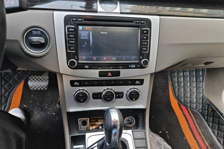 Used Volkswagen Magotan 2012 Facelift 2.0 TSI Prestige Model
