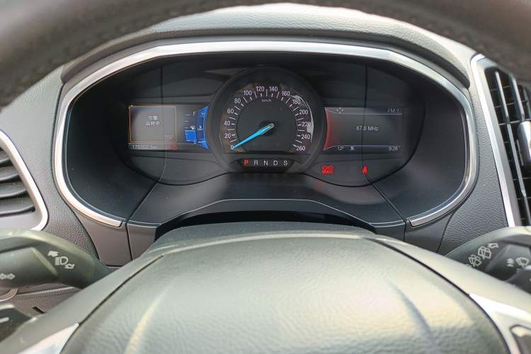 Used Ford Edge 2016 EcoBoost 245 Two-Wheel-Drive Titanium 7-Seater Instrument Cluster