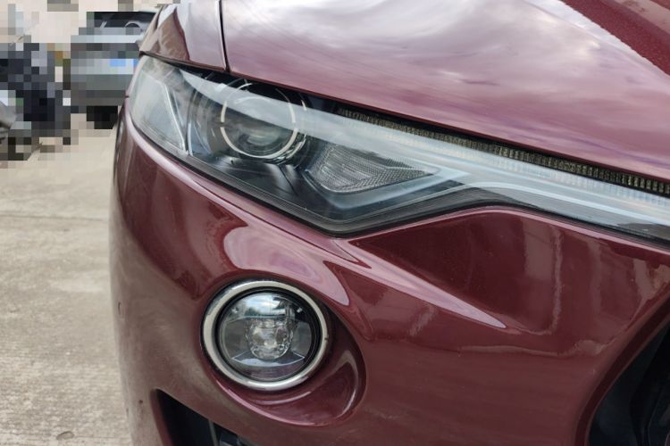 Used Maserati Levante 2016 3.0T Standard Edition Right Front Headlight