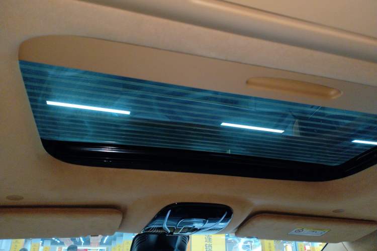 Used VOYAH Dream 2025 PHEV Four-Wheel-Drive Flagship Kunpeng Edition
