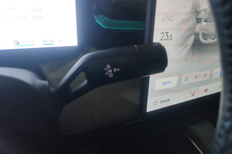 Used Lynk & Co 08 EM-P 2023 245km Ultra-Long Range Halo Gear Lever