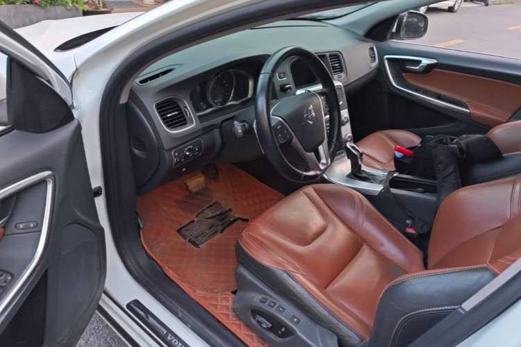 Used Volvo V60 2016 T5 Zhiya Edition
