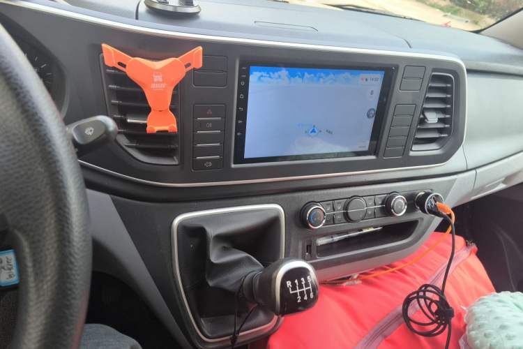 Used SAIC MAXUS Xintu V80 2023 2.0T Manual Classic Aoyuntong Long Wheelbase Mid-Height 6/7/8/9-Seater