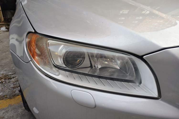 Used Volvo S80L 2010 2.5T Zhiya Edition
