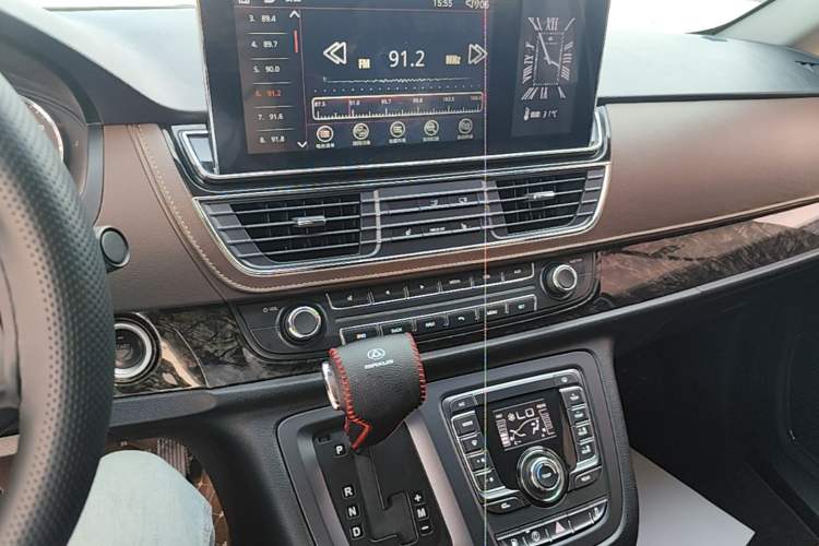 Used SAIC MAXUS G10 2016 2.0T Automatic Luxury Executive Edition
