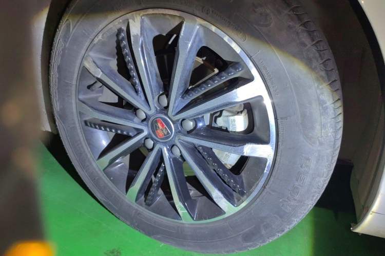 Used Roewe i5 2020 1.5L Automatic 4G Connect Luxury Flagship Edition Right Front Wheel Hub