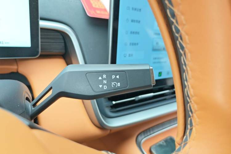 Used Dongfeng eπ eπ008 2025 636Max All-Electric 5-Seater Gear Lever