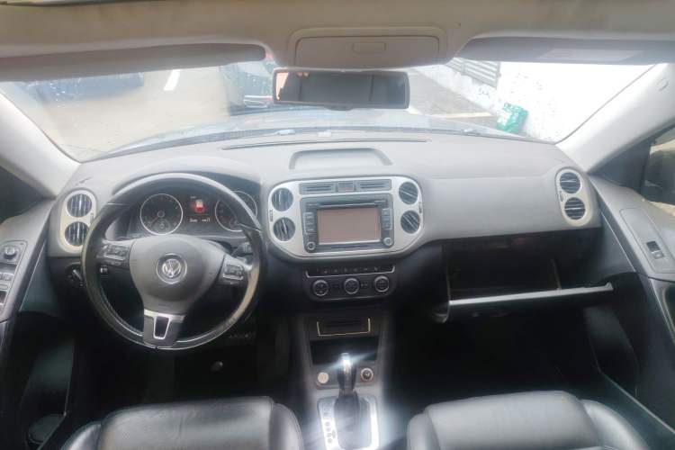 Used Volkswagen Tiguan 2015 1.8TSI Automatic Two-Wheel Drive Luxury Model Center Console