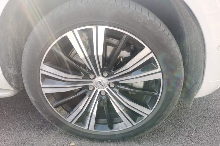 Used Volvo XC60 New Energy 2022 T8 Plug-in Hybrid All-Wheel Drive Smart Luxury Edition
