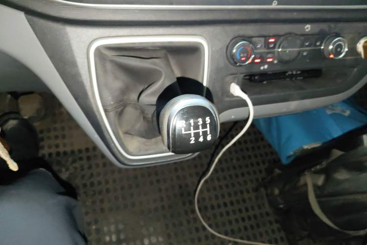 Used SAIC MAXUS Xintu V80 2021 2.0T Manual Classic Aoyuntong 127 PS Mid-axle Mid-roof 6/7/8/9-Seater