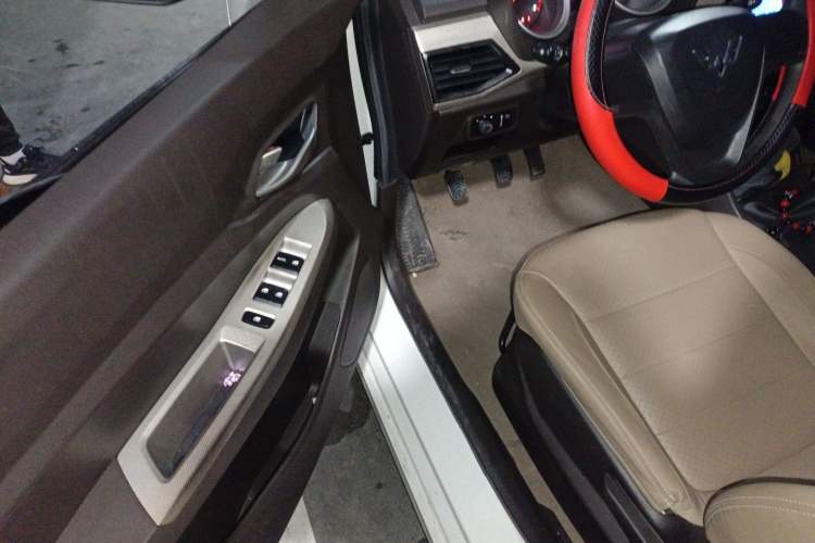 Used Wuling Hongguang 2019 1.5L S Comfort Edition China VI LAR Driver Seat