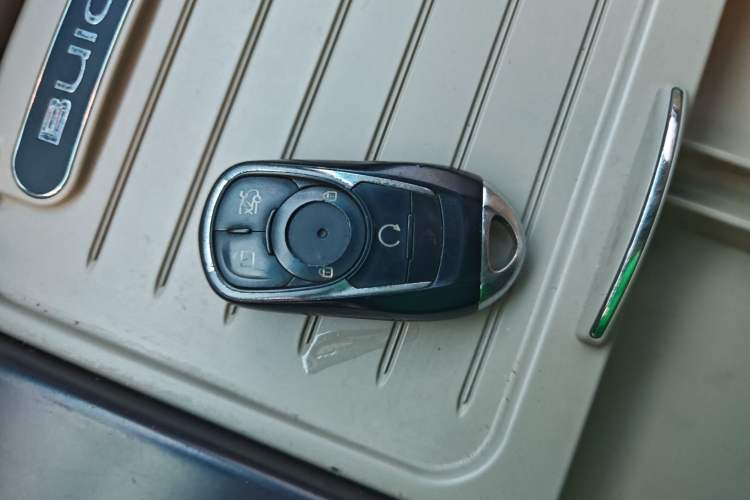 Used Buick GL8 2018 28T Luxury Model China VI Standard
