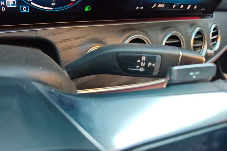 Used Mercedes-Benz E-Class 2021 Restyled E 300 L Sporty and Stylish Edition Gear Lever