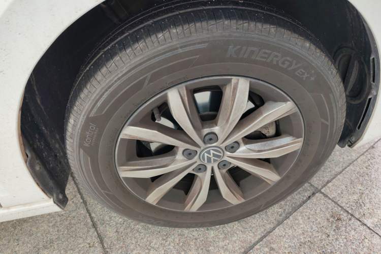 Used Volkswagen Polo 2023 Plus 1.5L Automatic Colorful Tech Edition Right Front Wheel Hub