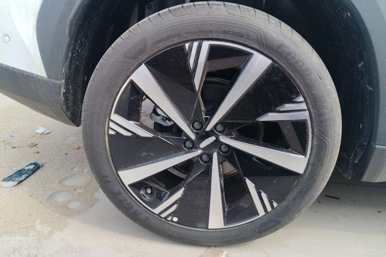 Used Geely Auto FX11 2024 2.0TD DCT Intelligent Driving Version Right Rear Wheel Hub