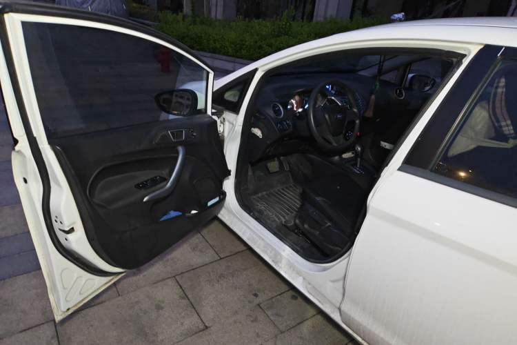 Used Ford Fiesta 2013 Hatchback 1.5L Automatic Fashion Edition Driver Seat