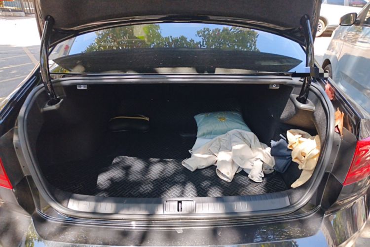 Used Volkswagen Magotan 2021 330TSI DSG 30th Anniversary Edition Trunk