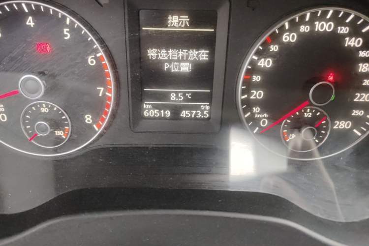 Used Volkswagen Sagitar 2014 1.4TSI Automatic Luxury Model Odometer Close Up