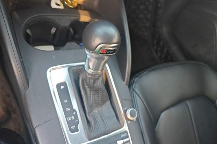 Used Audi A3 2020 Restyled Sportback 35 TFSI Entry-Level China VI Emission Standard Gear Lever
