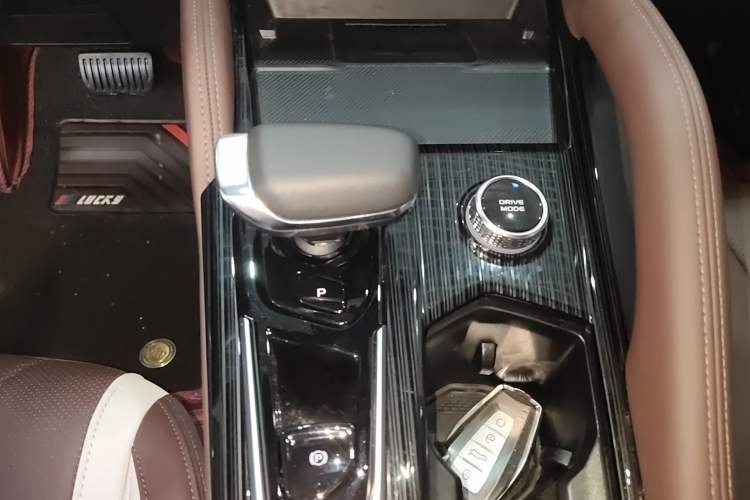 Used Geely Auto Monjaro L 2024 2.0TD High-Power Automatic Two-Wheel Drive Yunqi Version
