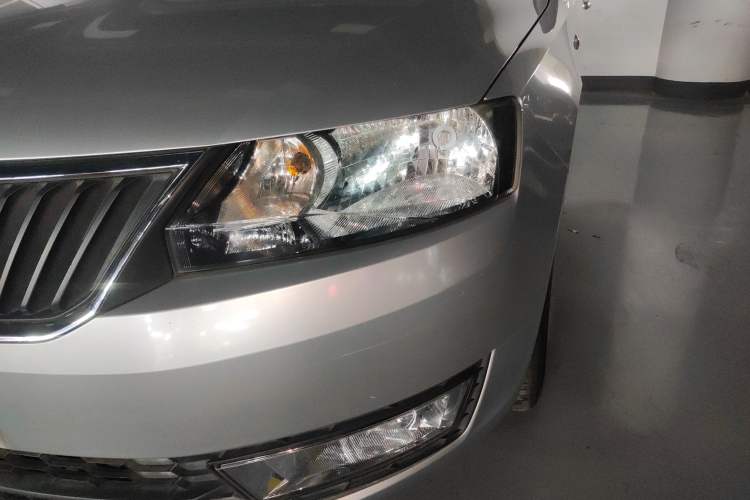 Used Skoda Rapid 2013 1.6L Manual Smart Selection Model