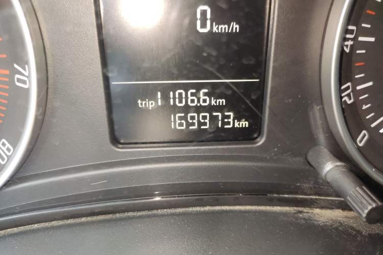 Used Skoda Octavia 2013 1.6L Manual Yijie Edition Odometer Close Up