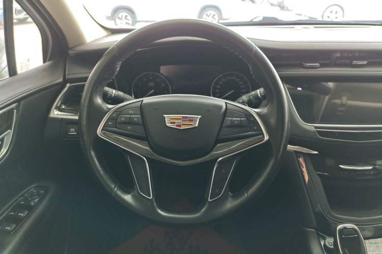 Used Cadillac XT5 2018 25T Luxury Model
