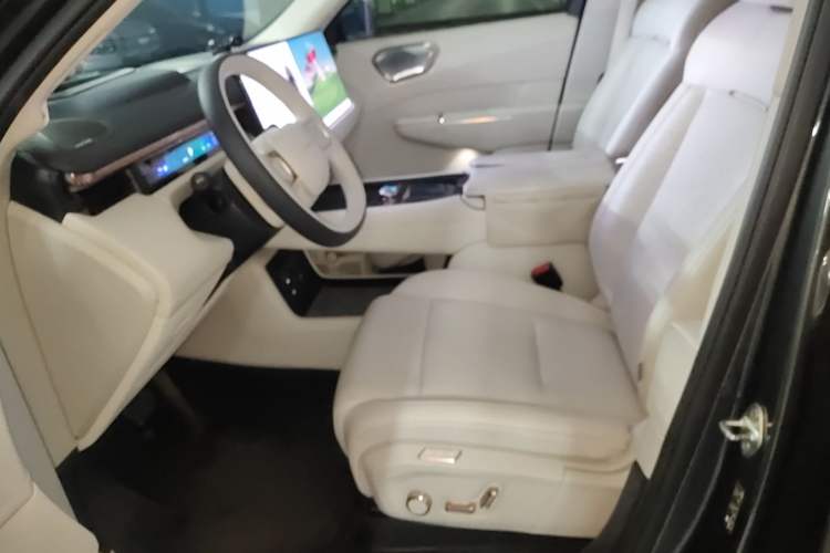 Used Lynk & Co 900 2025 2.0T Ultra
