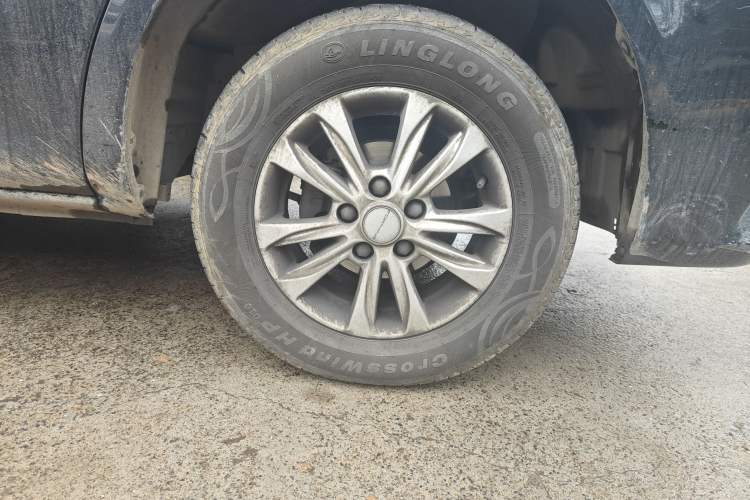 Used FORTHING Lingzhi 2024 M5L 1.5T Manual Luxury 7-Seater Right Front Wheel Hub