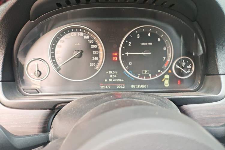 Used BMW 5 Series 2013 525Li Leading Model
