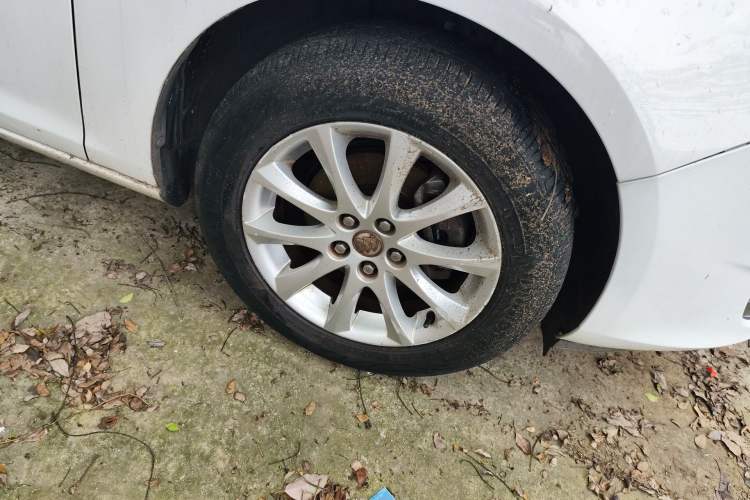 Used Buick GT 2014 XT 1.6L Automatic Comfort Edition Right Front Wheel Hub