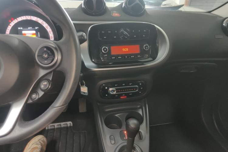 Used smart forfour 2016 1.0L 52 kW Passion Edition