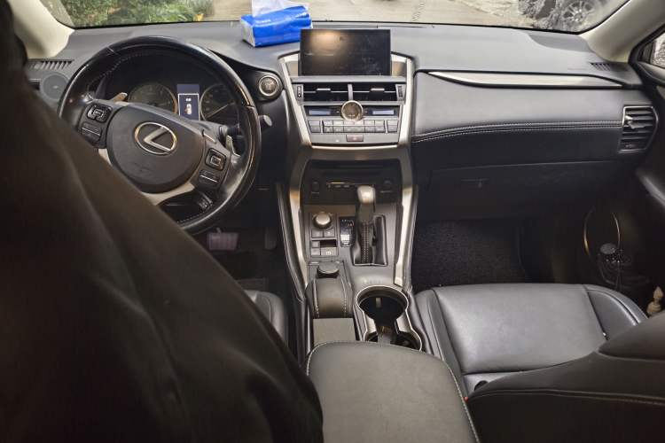 Used Lexus NX 2015 200T All-Wheel-Drive Fēngshàng Edition Center Console