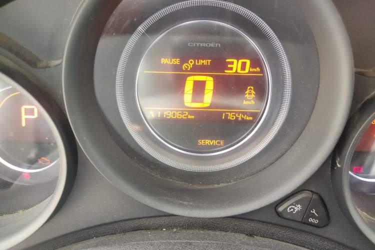 Used Citroen C4L 2014 1.8L Intelligent Drive Automatic Enjoyment Model Odometer Close Up