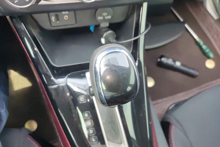 Used Nissan Lannia 2020 1.6L CVT Cool Edition Gear Lever