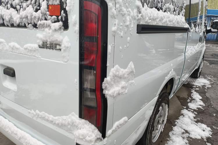 Used JMC Fushun 2022 2.0T Manual Multi-Function Passenger Vehicle Mid-Range High Roof 6-7 Seats