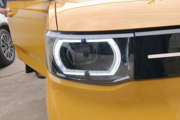 Used Wuling Hongguang MINIEV 2022 Macaron Premium Model – Lithium Iron Phosphate Right Front Headlight