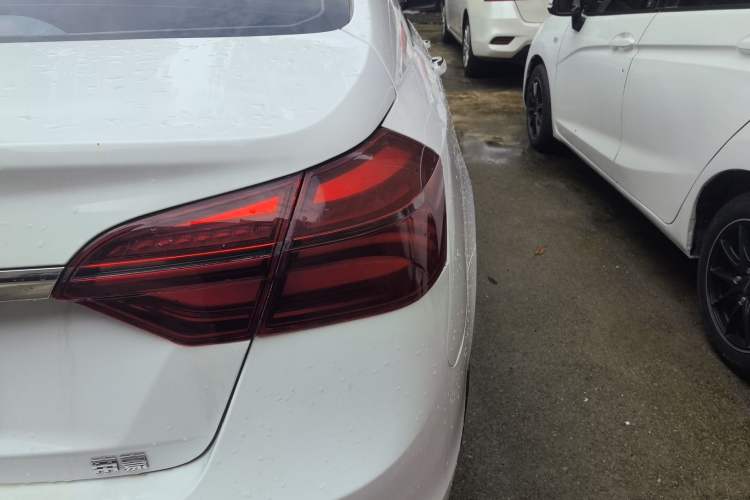 Used Geely Auto Emgrand 2019 Leading Edition 1.5L Manual Luxury Model China VI Standard Right Rear Taillight