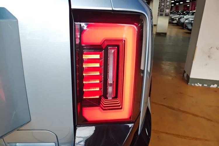 Used Formula Leopard 8 2025 Smart & Brave Flagship Edition 7 Seats Right Rear Taillight