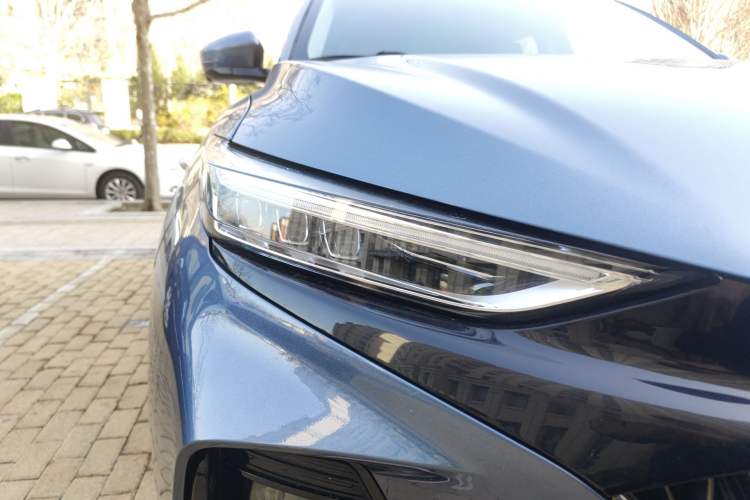 Used CHANGAN OSHAN X7 PLUS 2022 1.5T Blue Whale Edition Automatic Prestige Version Right Front Headlight