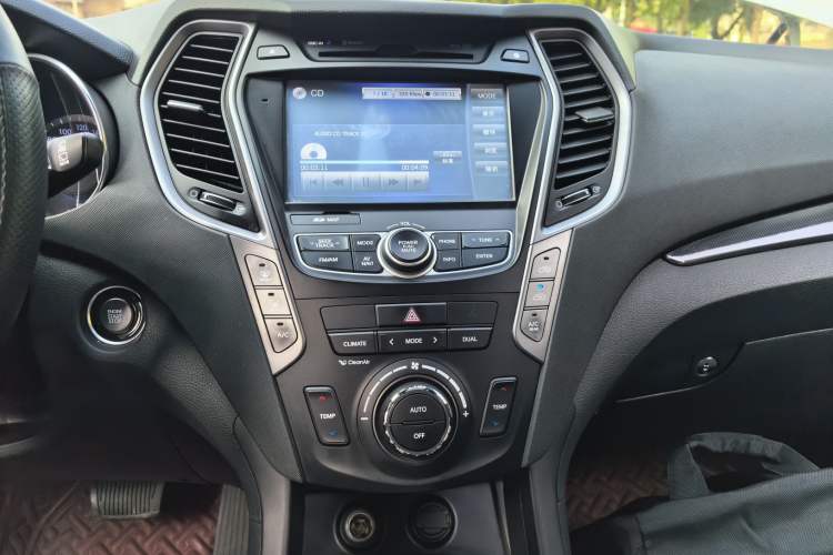 Used Hyundai Santa Fe 2015 2.0T Automatic 4x4 Smart 7-Seater
