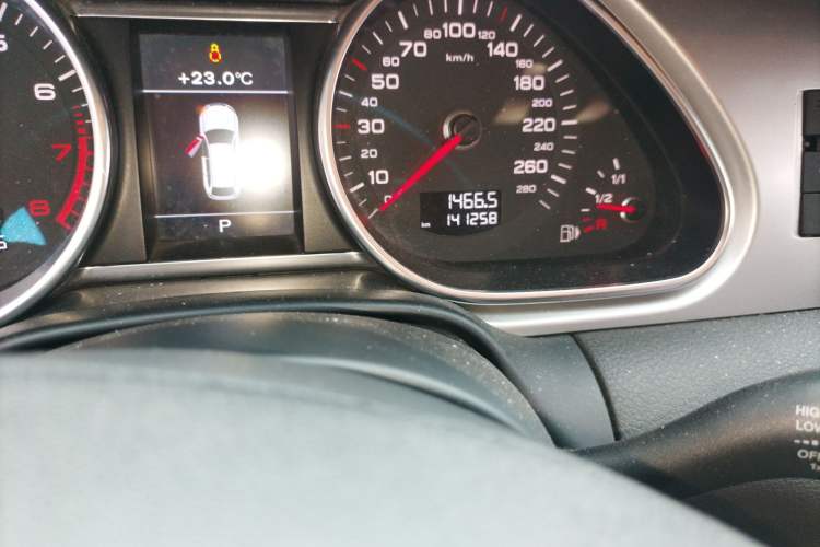 Used Audi Q7 2012 3.0 TFSI Ambition (200kW) Odometer Close Up