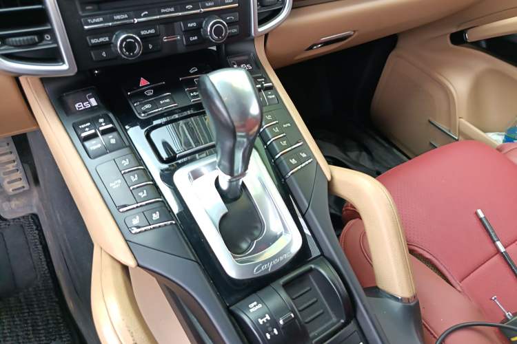 Used Porsche Cayenne 2016 3.6 V6 U.S. specification Gear Lever