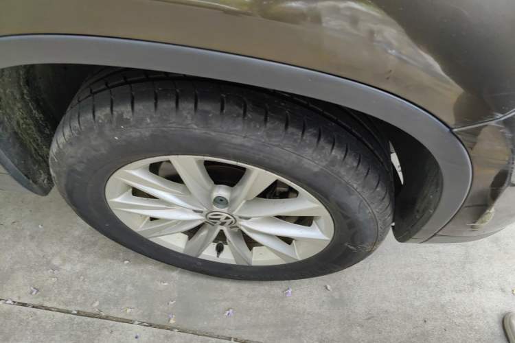 Used Volkswagen Tiguan 2017 300TSI Automatic Two-Wheel Drive Silk Road Comfort Edition Right Front Wheel Hub