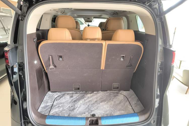 Used Denza D9 2024 DM-i 1050 Luxury Model