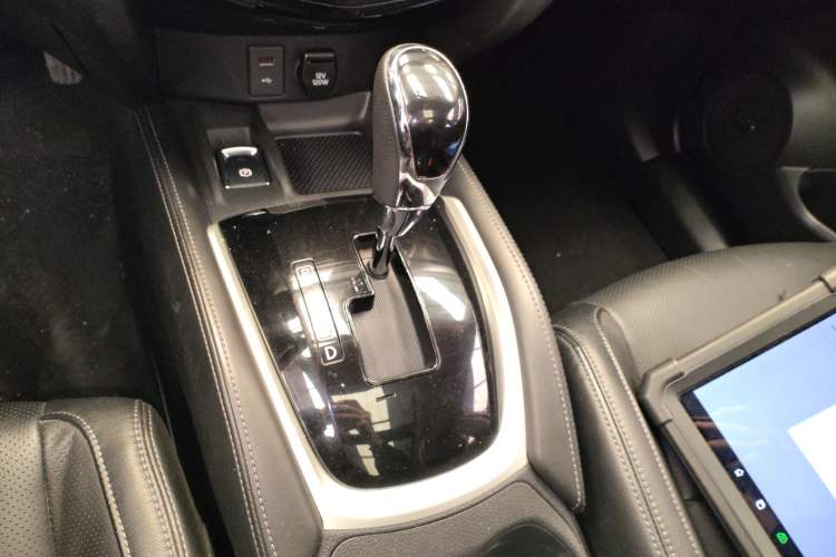 Used Nissan X-Trail 2019 2.5L CVT Smart Connect Leading Edition 4WD Gear Lever