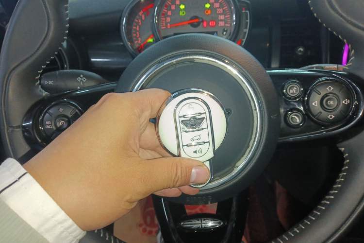 Used MINI MINI 2019 1.5T COOPER Artist Five-Door Edition
